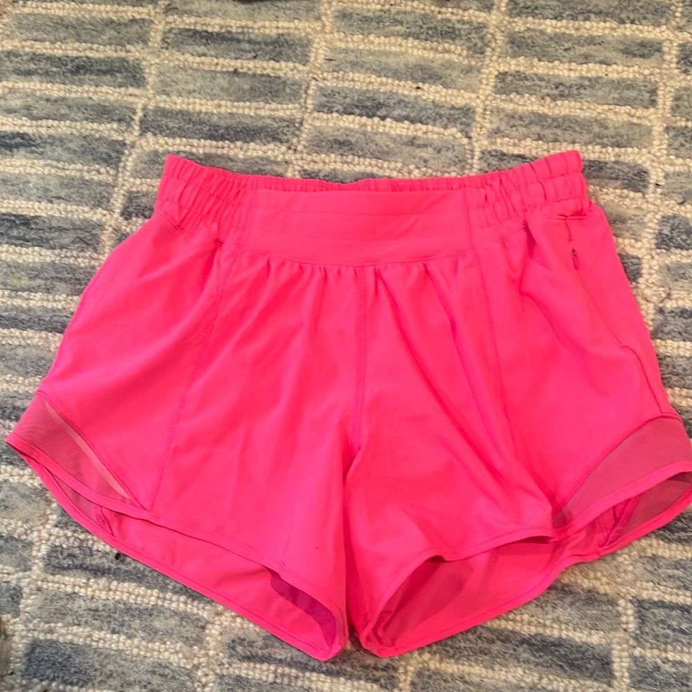 Lululemon hotty hot short size 6, fun hot pink color